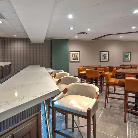 Doubletree By Hilton Lansing Hotell Exteriör bild