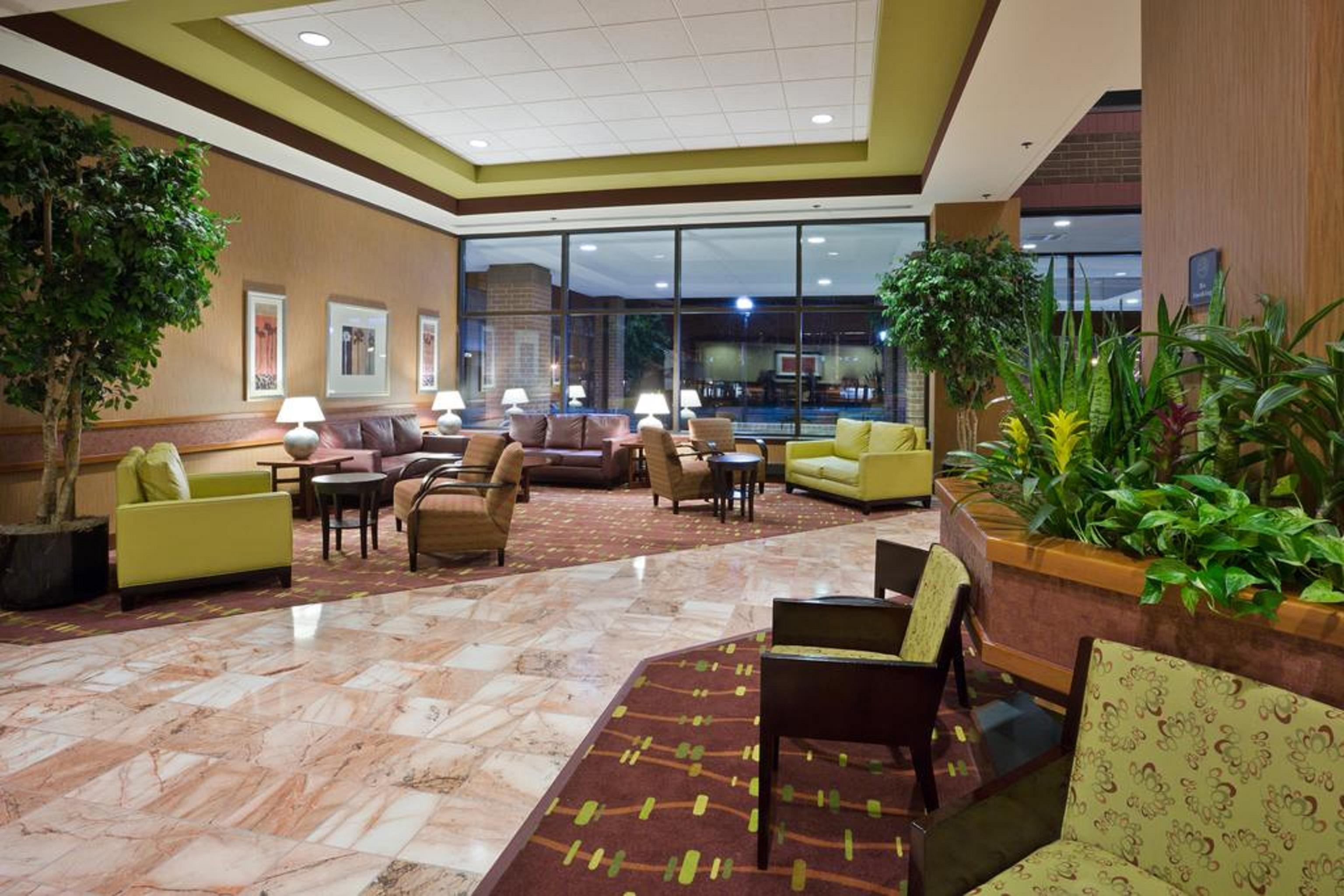 Doubletree By Hilton Lansing Hotell Exteriör bild