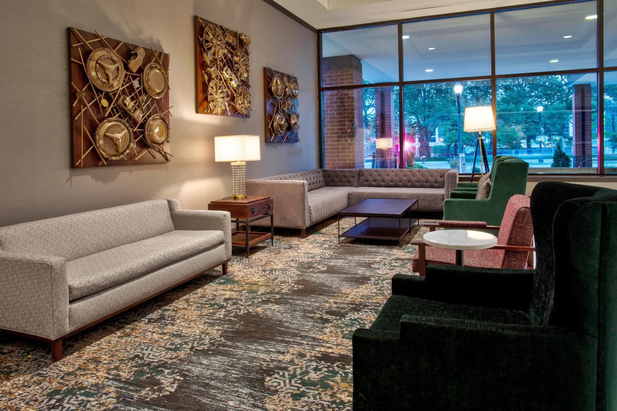 Doubletree By Hilton Lansing Hotell Exteriör bild