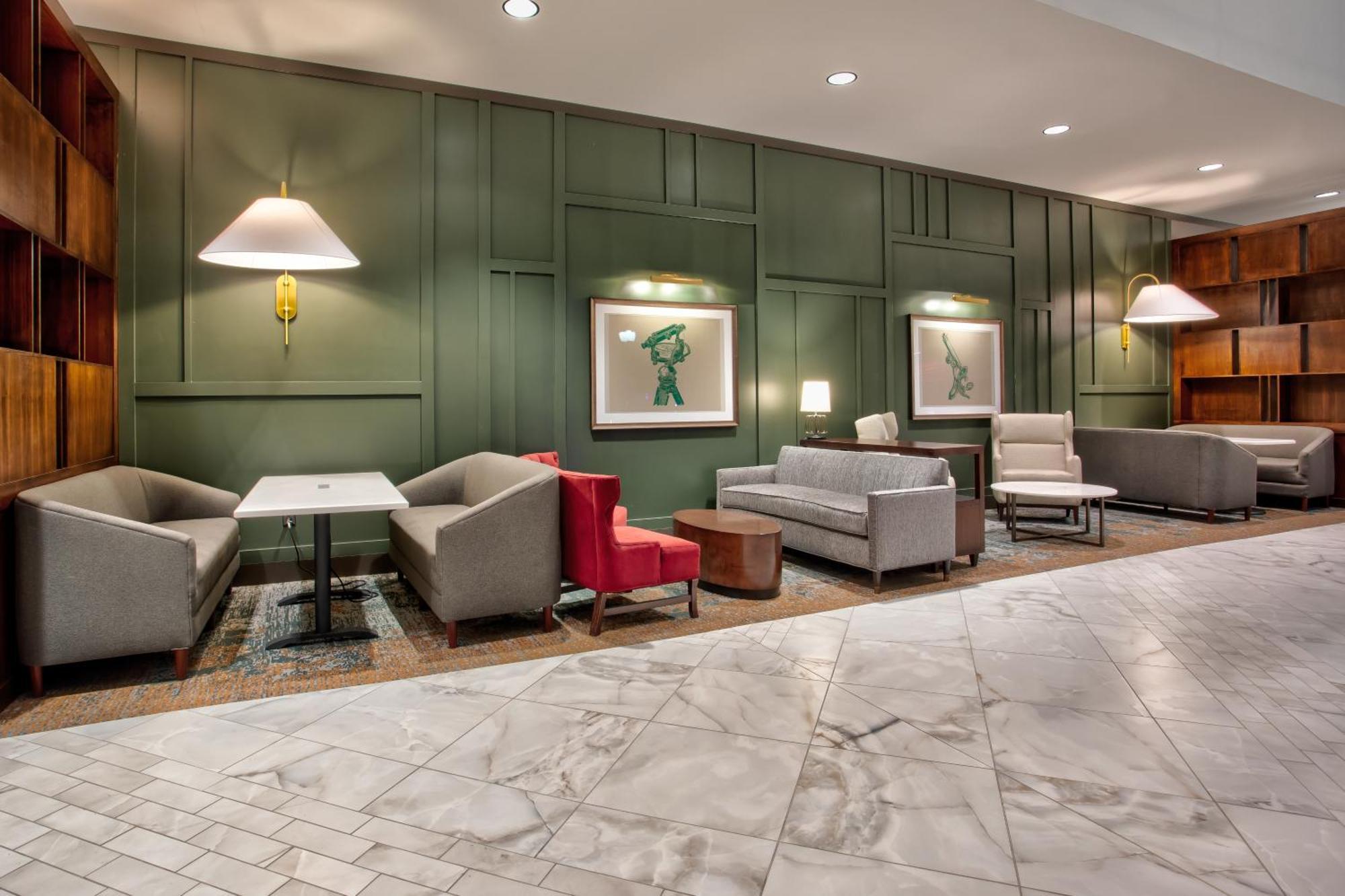 Doubletree By Hilton Lansing Hotell Exteriör bild
