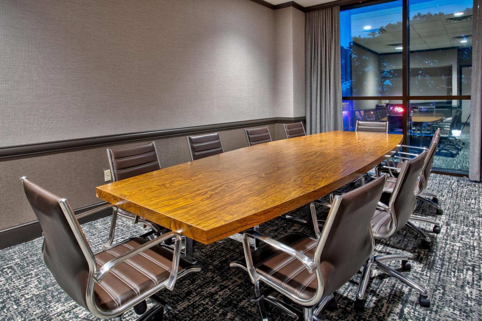 Doubletree By Hilton Lansing Hotell Exteriör bild