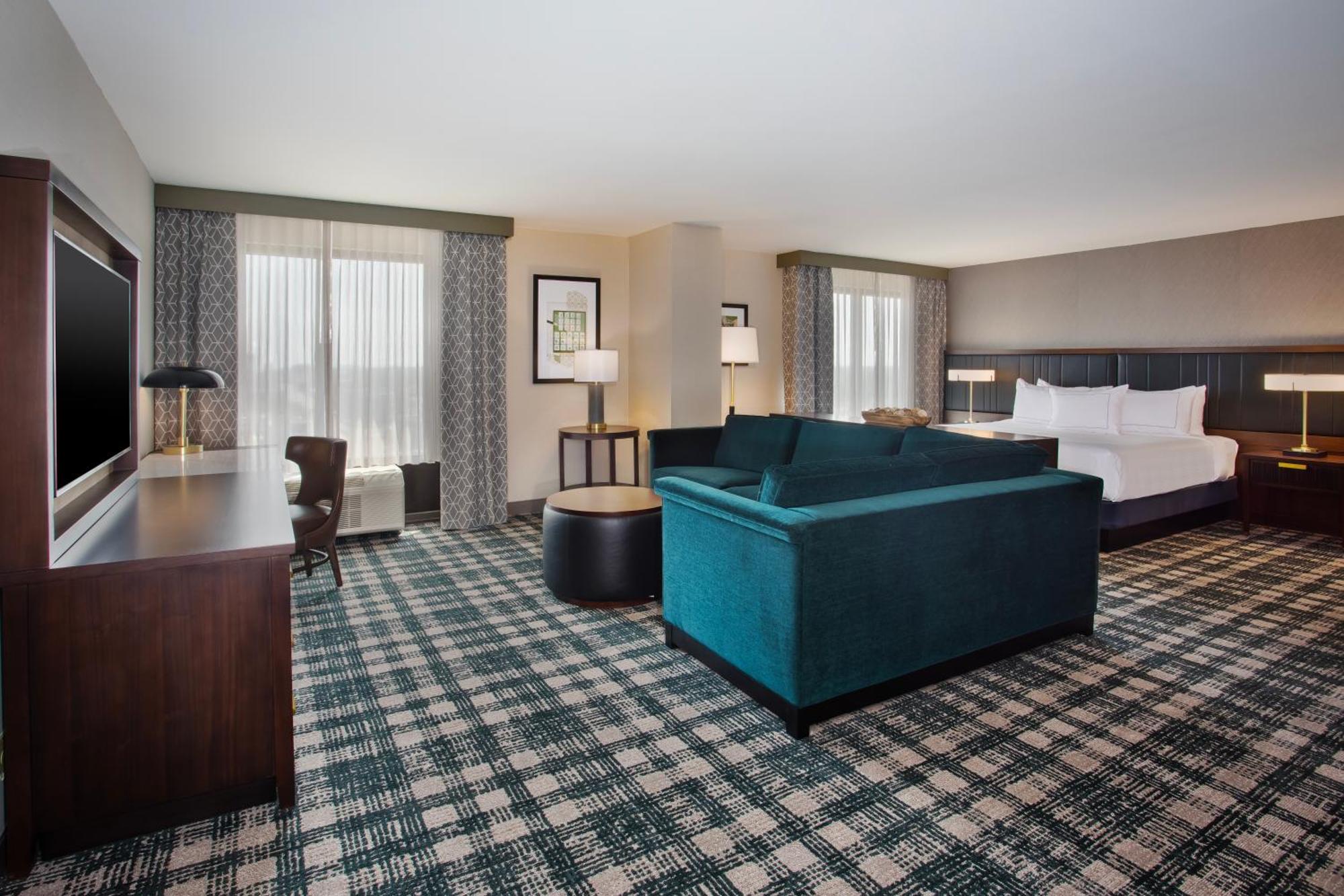 Doubletree By Hilton Lansing Hotell Exteriör bild