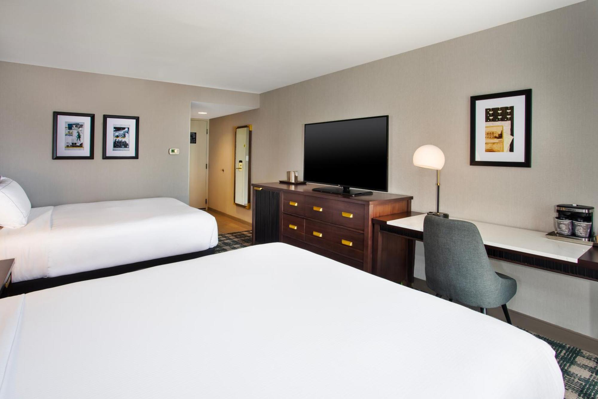 Doubletree By Hilton Lansing Hotell Exteriör bild