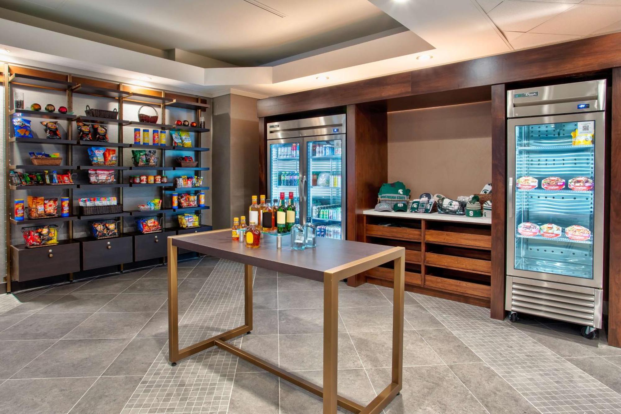 Doubletree By Hilton Lansing Hotell Exteriör bild
