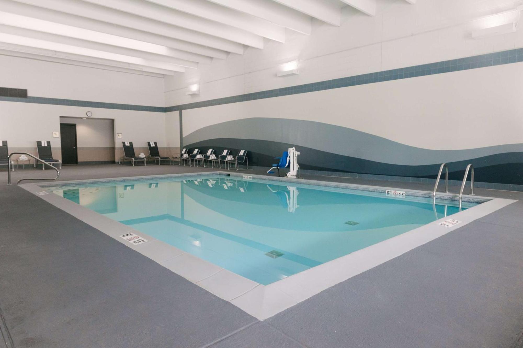 Doubletree By Hilton Lansing Hotell Exteriör bild