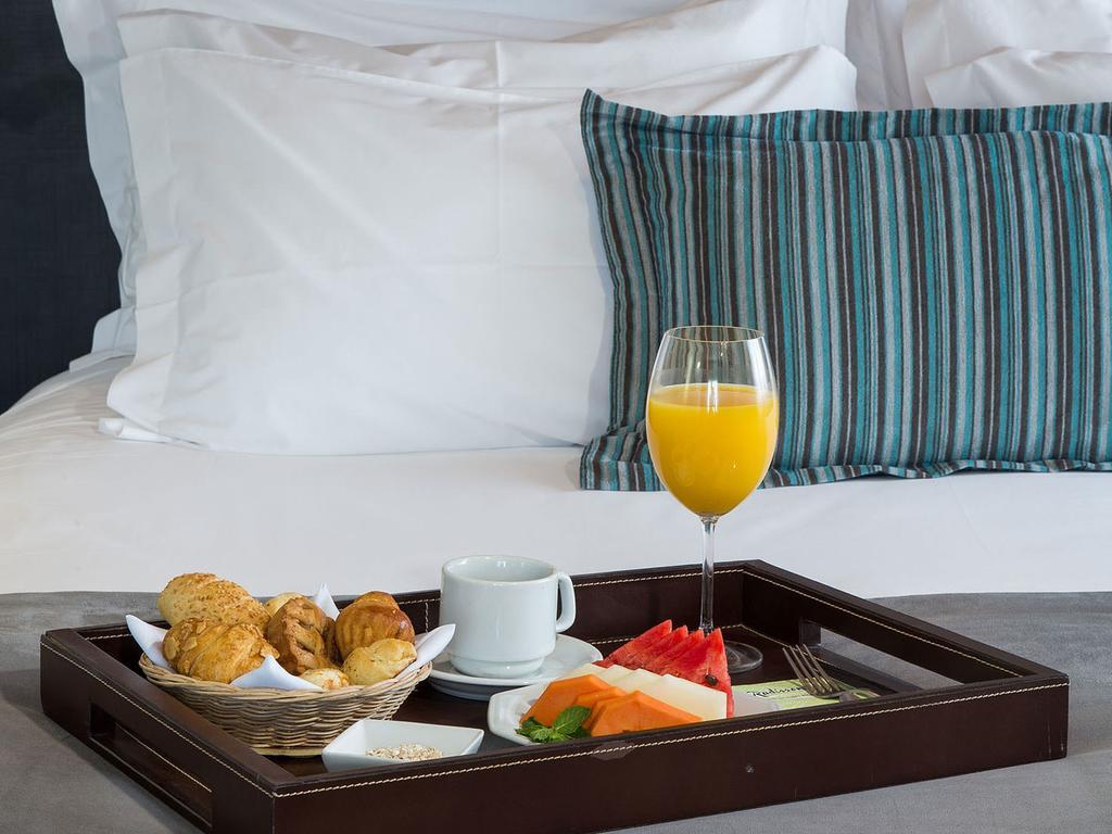 Doubletree By Hilton Lansing Hotell Rum bild