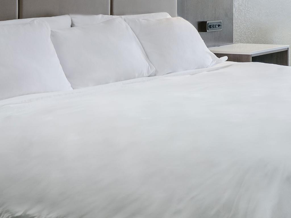Doubletree By Hilton Lansing Hotell Rum bild
